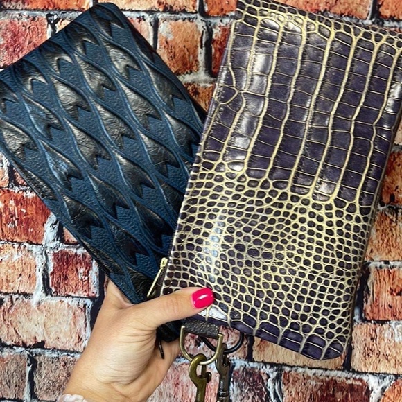 Leather Navy Print Large Wristlet with Zipper Closure - 10" W X 6 1/5" - Picture 5 of 6